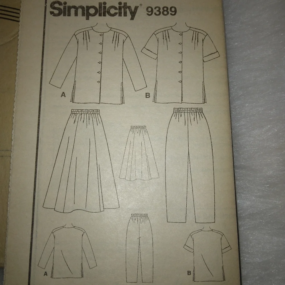 SIMPLICITY 9389 Sz 26W-32W Women's separates button front top pants 6 go…